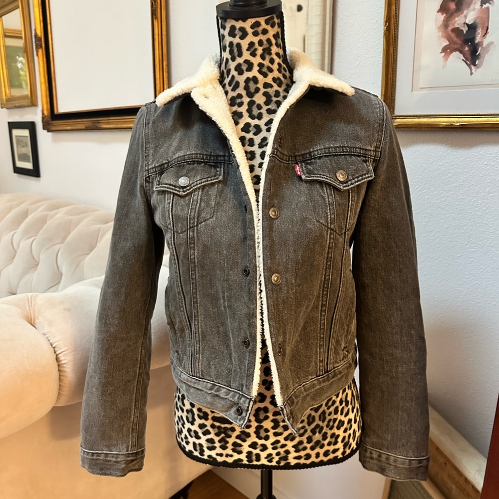 Like new Levi’s fleece lined Denim jacket